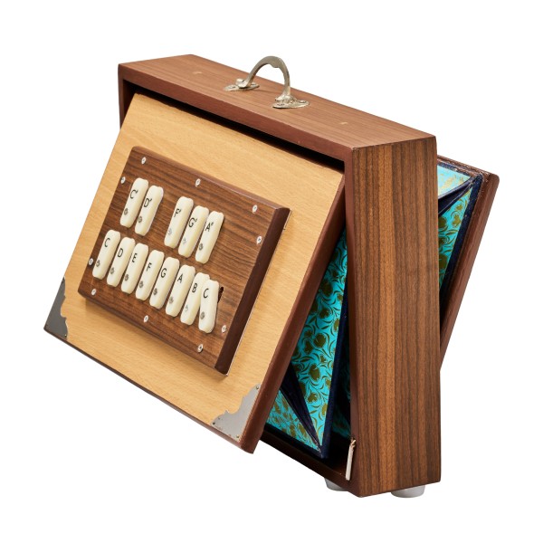   Shrutibox, female tuning, chromatic, C4-C5