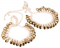 Schelle, 1-reihig, Paar, geflochten auf Schnur Schelle, 1-reihig, Paar, geflochten auf Schnur